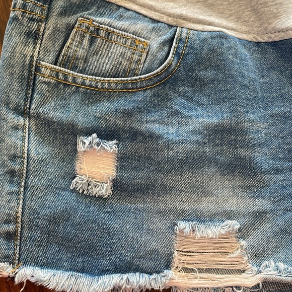 Maternity Denim Shorts Size Medium - Picture 3 of 7